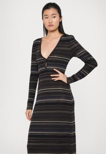 Вязаное платье