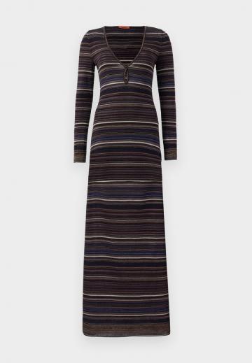 Вязаное платье