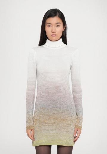 Вязаное платье