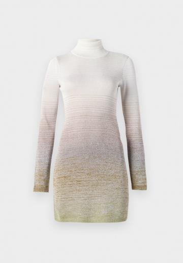 Вязаное платье