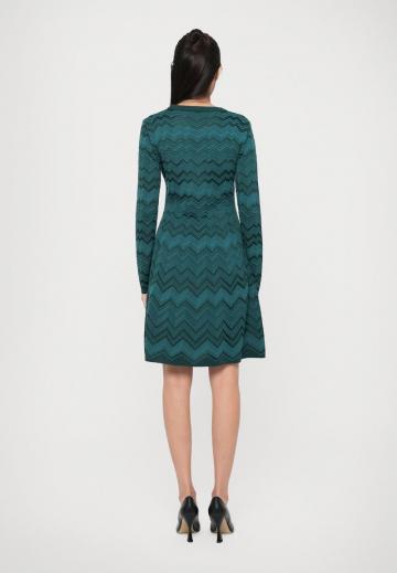 Вязаное платье