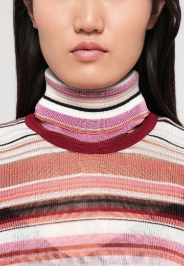 Пуловер в полоску