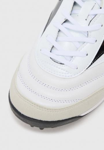 Футбольные бутсы