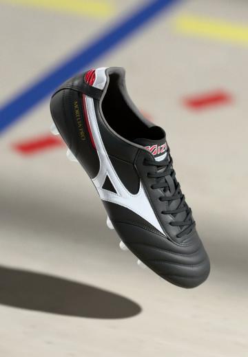 Футбольные бутсы