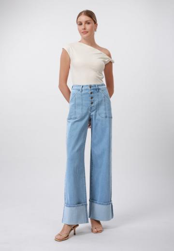 Клешеные джинсы