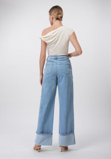 Клешеные джинсы