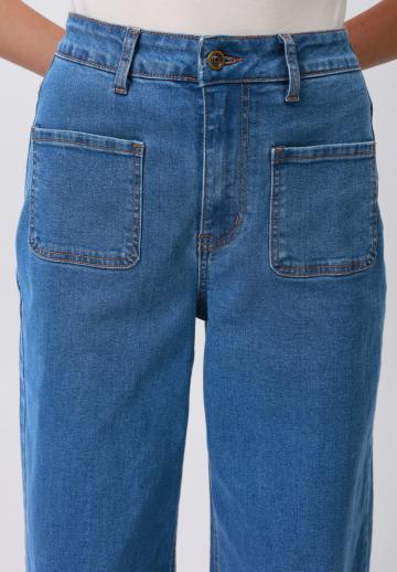 Клешеные джинсы