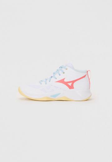 Кроссовки для зала