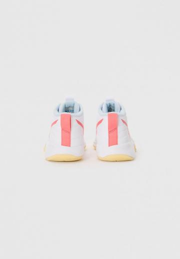 Кроссовки для зала