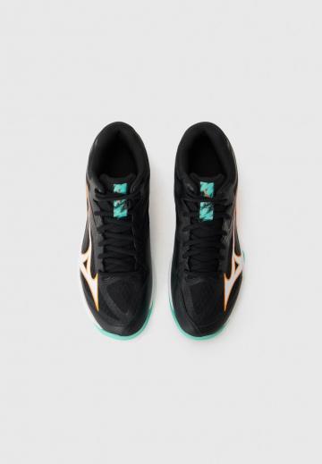 Кроссовки для зала