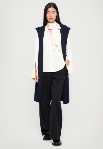 Вязаный жилет