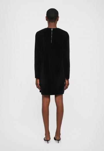 Вязаное платье