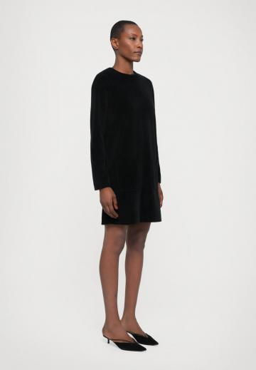 Вязаное платье