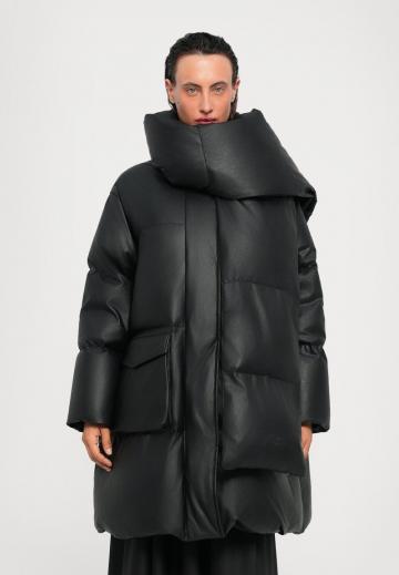 Пальто из искусственной кожи