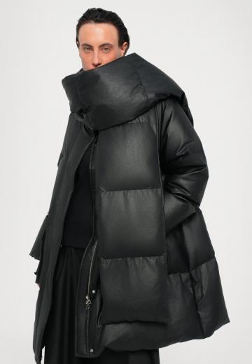 Пальто из искусственной кожи