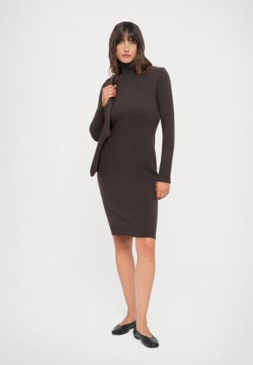 Вязаное платье