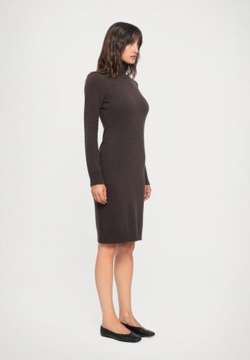 Вязаное платье