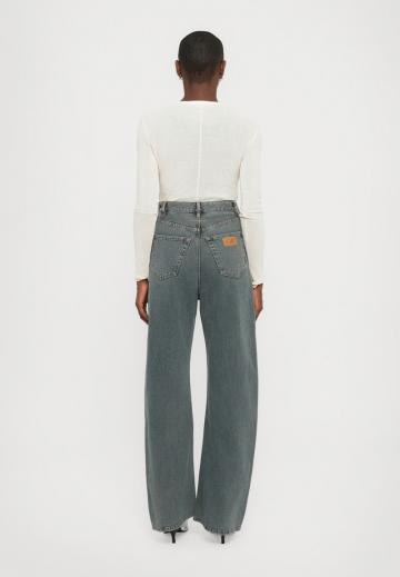 Свободные джинсы