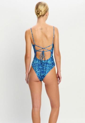 Слитный купальник