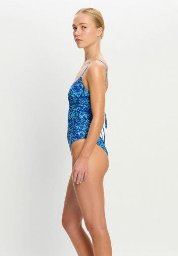 Слитный купальник