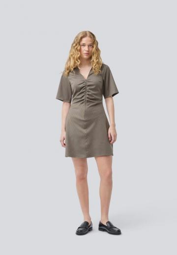 Короткое платье