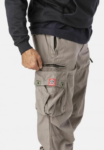 Брюки с накладными карманами