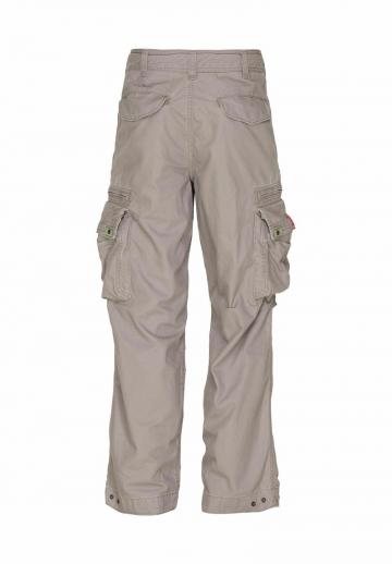 Брюки с накладными карманами