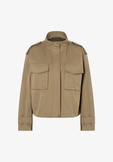 Куртка с накладнымит карманами