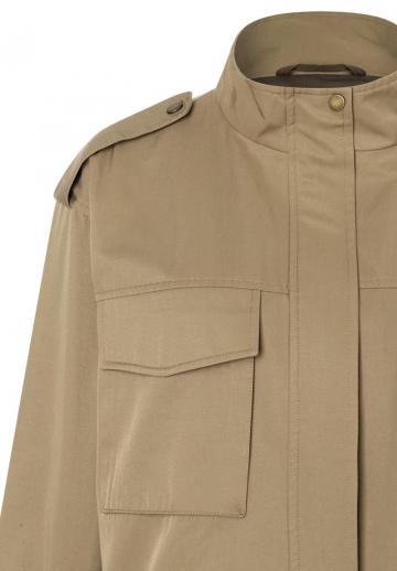 Куртка с накладнымит карманами