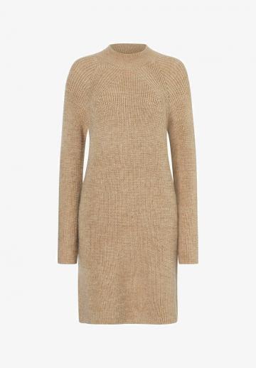 Вязаное платье