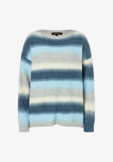Пуловер в полоску