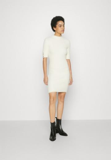 Платье футляр