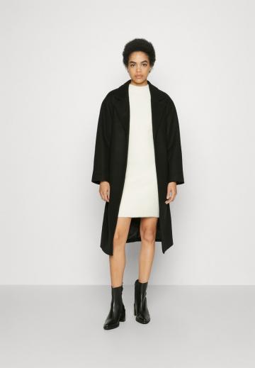 Платье футляр