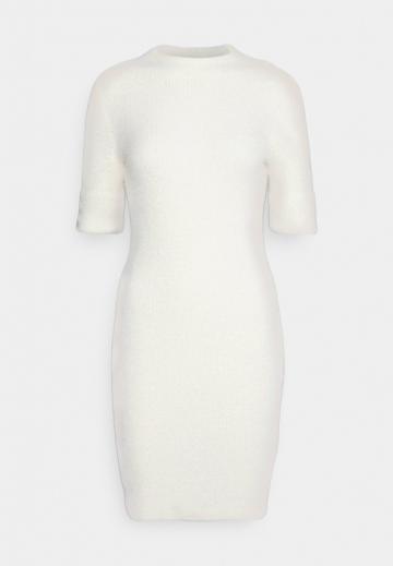 Платье футляр