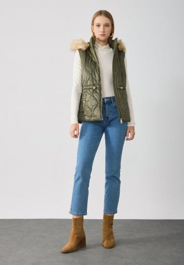 Длинный жилет