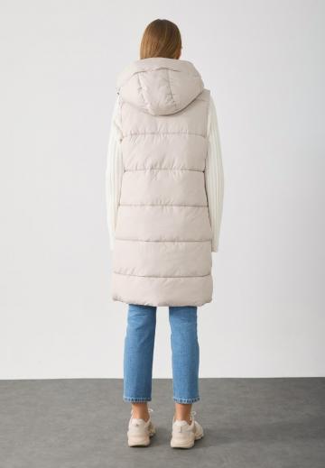 Длинный жилет