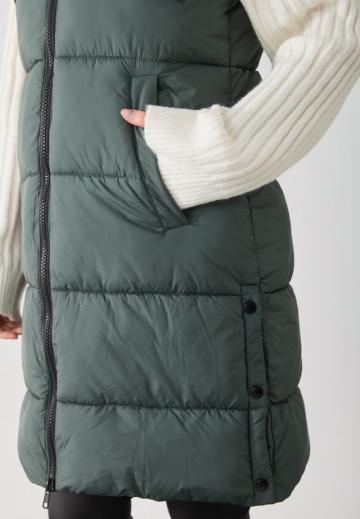 Длинный жилет