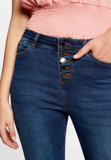 Короткие джинсы