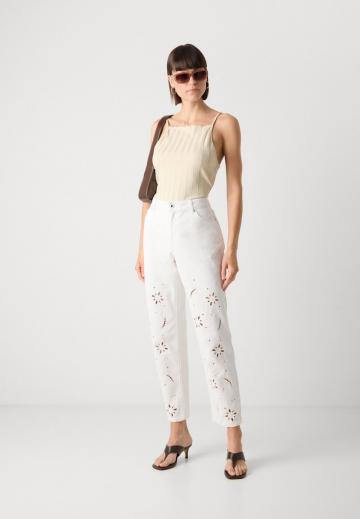 Прямые джинсы