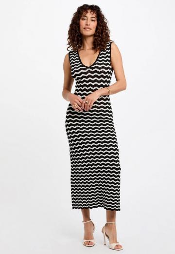 Вязаное платье