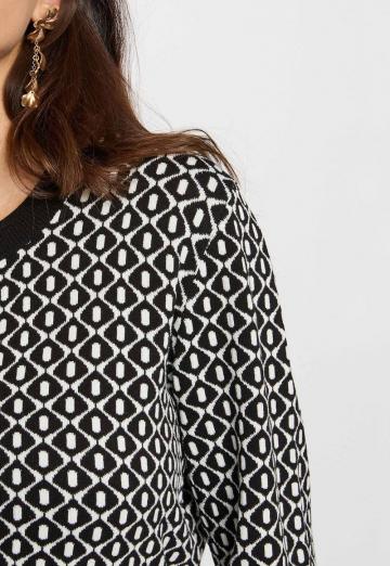 Жаккардовая вязаная кофта