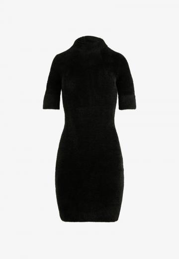 Вязаное платье