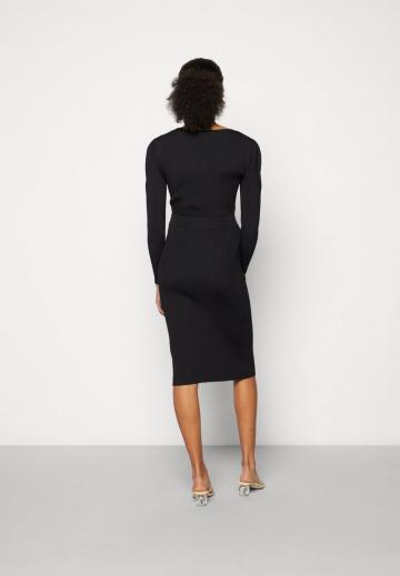 Платье футляр