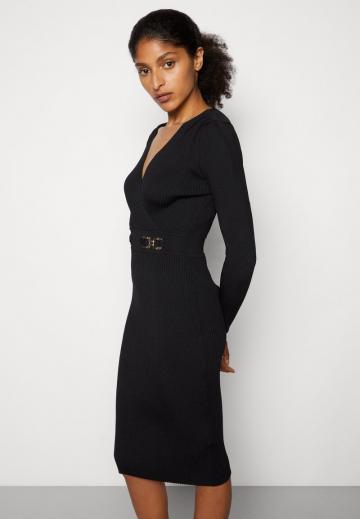 Платье футляр