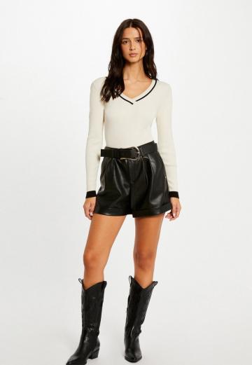 Пуловер с вырезом V