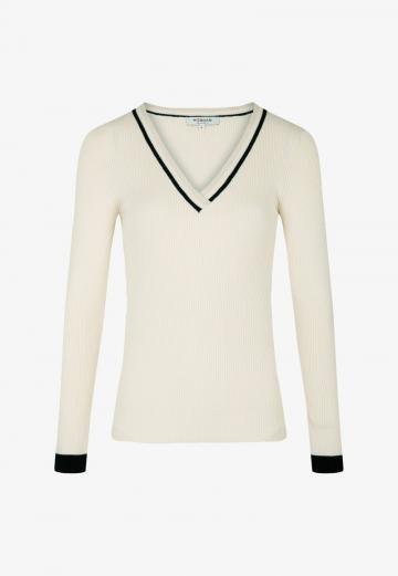 Пуловер с вырезом V