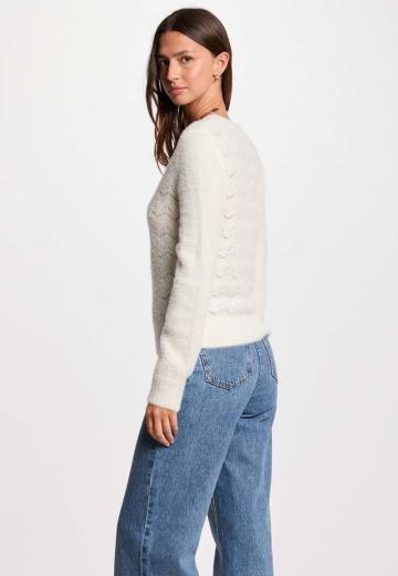 Пуловер с вырезом V