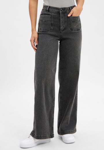 Прямые джинсы