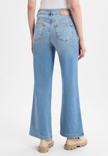 Клешеные джинсы