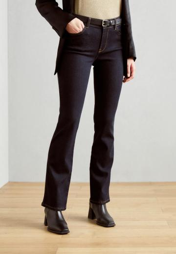 Клешеные джинсы